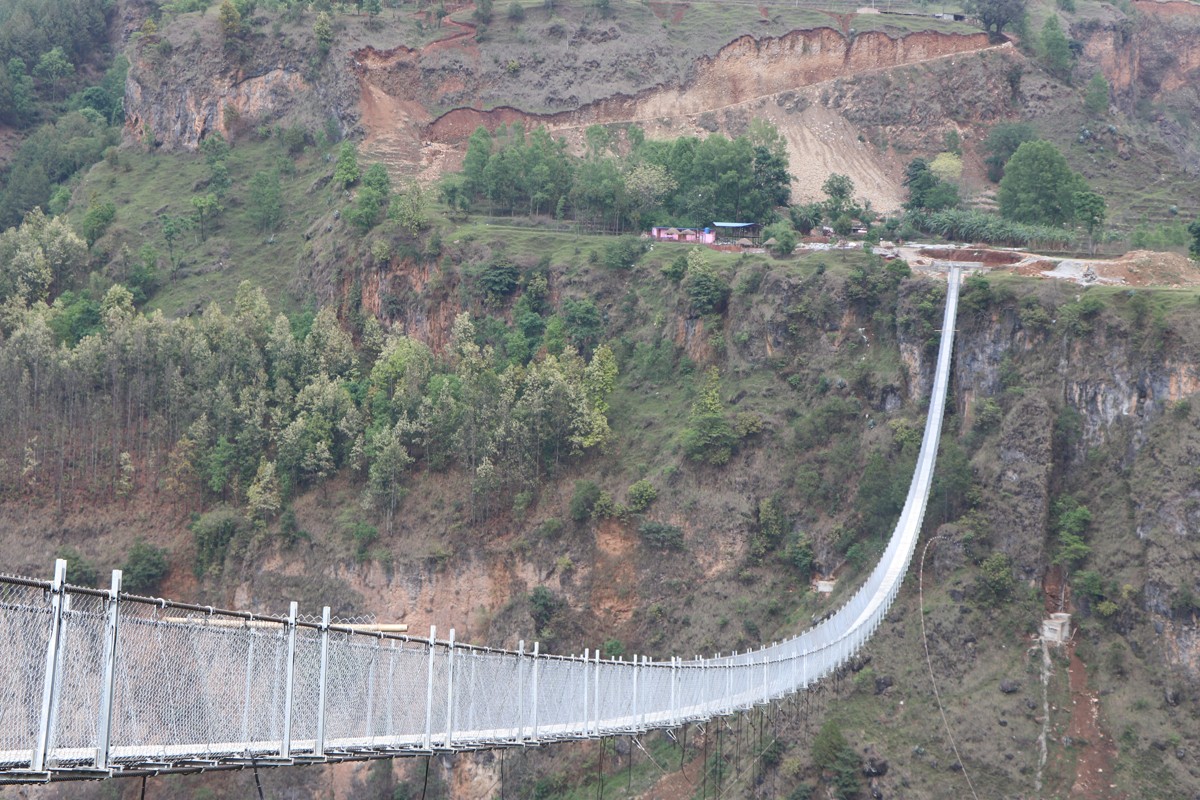 लामो झोलुङ्गे पुलमा चोर पल्केपछि !