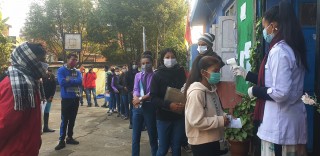 बागलुङमा विद्यालय खुले, बस संचालनमा रोक, विद्यार्थी मर्कामा