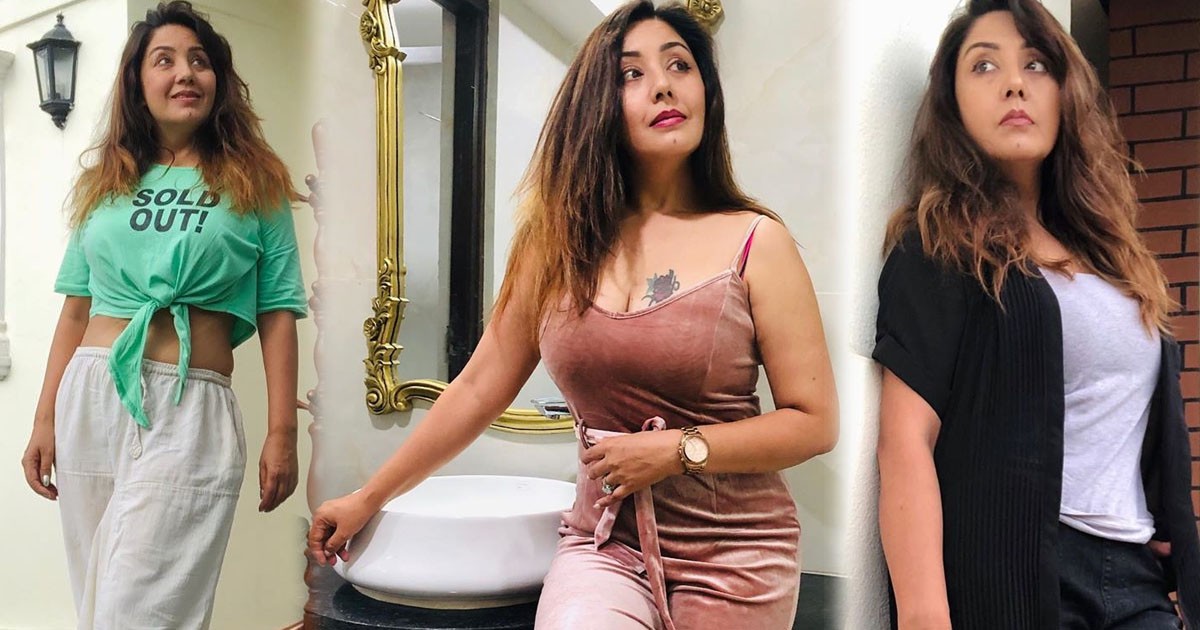 उमेर ढल्केपनि घटेको छैन करिश्माको सुन्दरता , हेर्नुहोस् फोटोफिचर