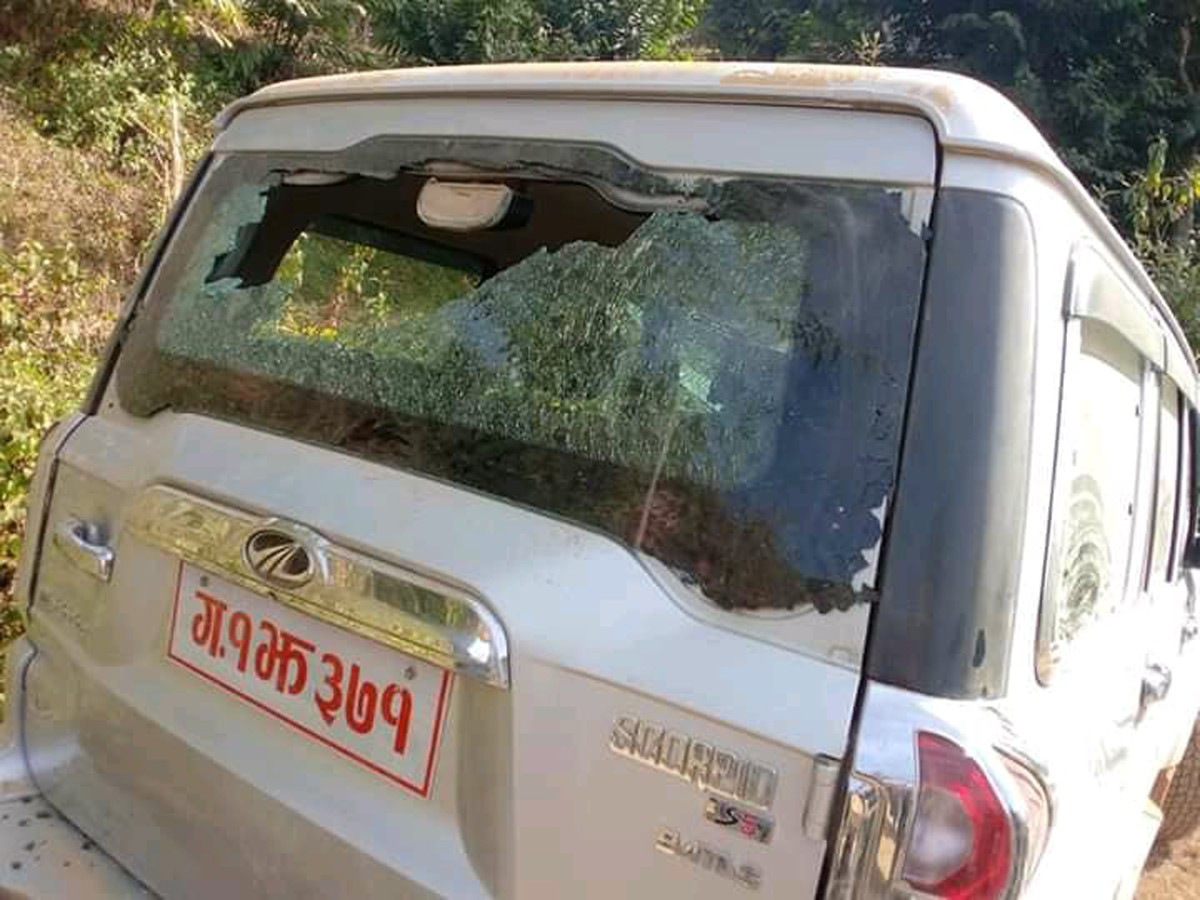 बरेङमा प्रदेश सांसद थापाको गाडी तोडफोड