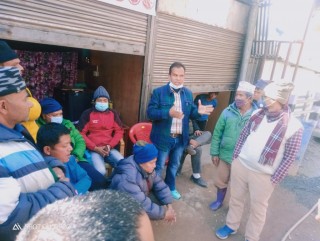 बुर्तिबाङबासीले काँग्रेस नेता कुँवरसंग भने—बाढी पहिरोको जोखिम भो, तटबन्धका लागि पहल गर्दिनुप-यो 