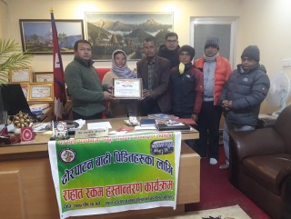 देउराली पञ्चेबाजा समुह जापानले दियो ढोरपाटनका बाढि पीडितलाई सहयोग  