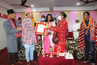 कलाकार प्रकाश सपुतलाई गृह जिल्ला बागलुङमा सम्मान