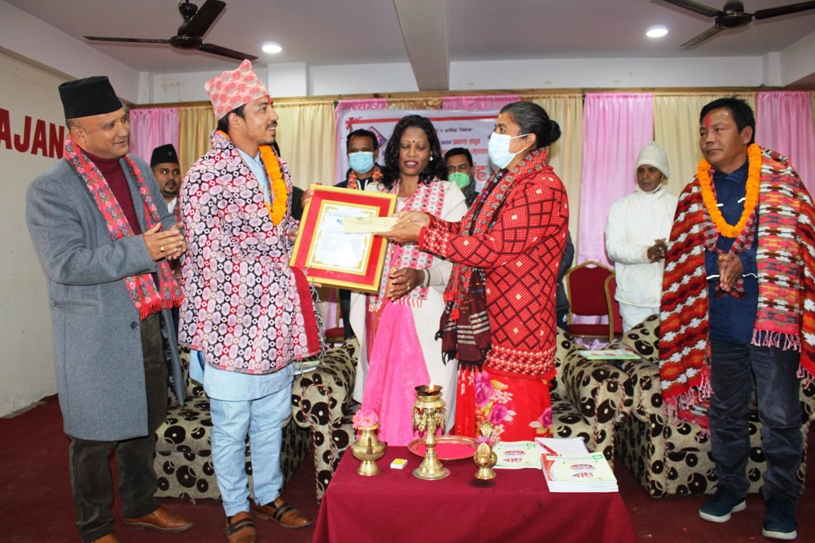 कलाकार प्रकाश सपुतलाई गृह जिल्ला बागलुङमा सम्मान