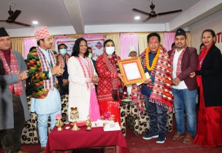 सिर्जनशील पत्रकारिता पुरस्कार मुस्ताङका पत्रकार सुन्दर थकालीलाई 