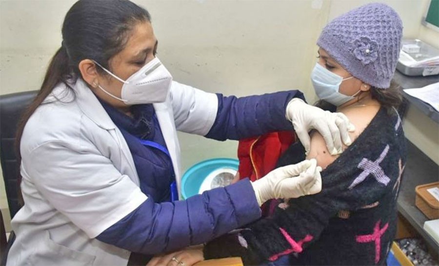 कोरोना विरुद्धको खोप काठमाडौंमा आईपुग्यो 