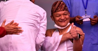 यसो भन्छन् नेपालमा कोरोनाको पहिलो खोप लगाएका डाक्टर सागर राजभण्डारी