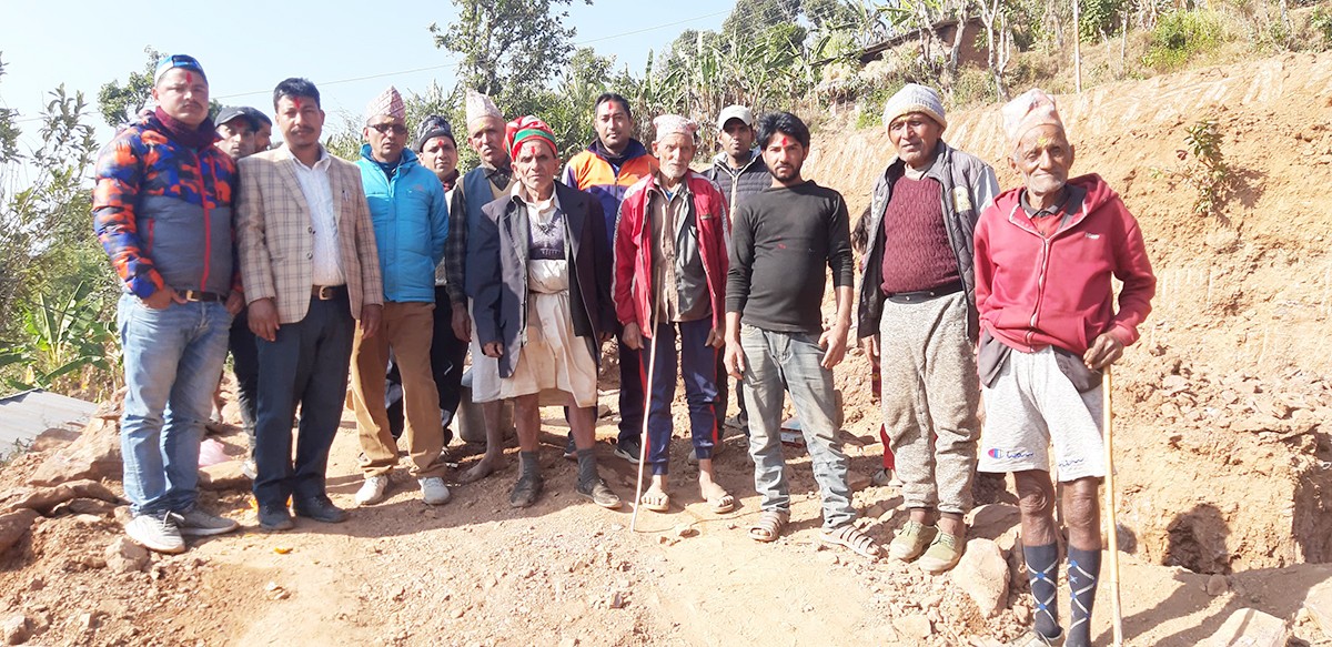 ढोरपाटन नगरपालिका–२ रिनाममा आधारभुत स्वास्थ्य सेवा केन्द्रको शिलान्यास   