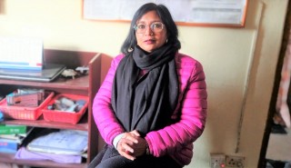 पत्रकार सहनशीला बनिन् मन्दिरमा पूजारी !