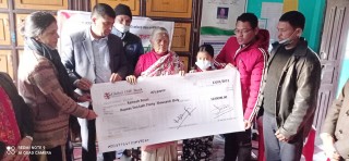 आइएइ लाईफ इन्स्योरेन्सले दियो १० लाख मृत्यु दाबी रकम