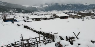 बागलुङको ढोरपाटनमा हिमपात