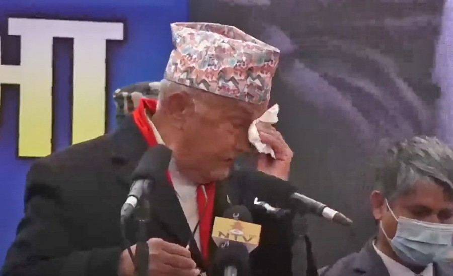 प्रधानमन्त्री ओली रोएकै हुन् कि चिसो लाग्यो ?