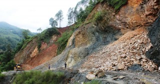 मध्यपहाडी लोकमार्गको लागत ३३ अर्बबाट एक खर्ब नाघ्यो