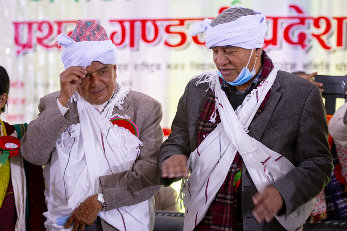 देउवा र पौडेलबीच मञ्चमै चर्काचकी