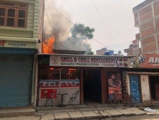 बागलुङ बजारको एक रेष्टुरेण्टमा आगलागी, १० लाखको क्षति