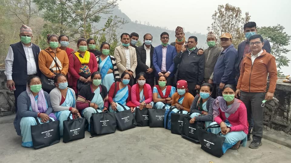 जन्मदिनको खर्च कटाएर स्वास्थ्य समग्री सहयोग 