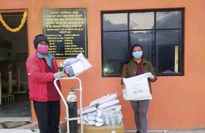 ताराखोला गाउँपालिकालाई स्वास्थ्य सामग्री सहयोग 