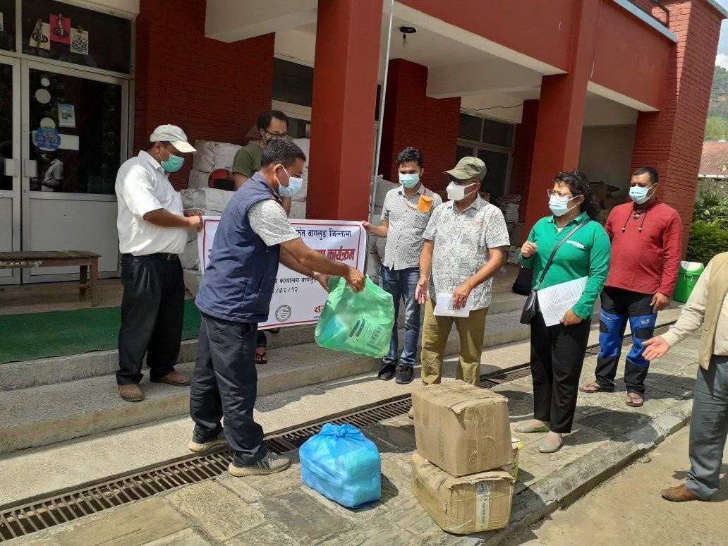 गाजा डेभलपमेन्ट फाउण्डेसनद्वारा करिब पाँच लाखको स्वास्थ्य सामग्री प्रदान