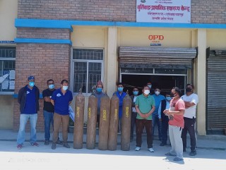 बुर्तिबाङ प्राथमिक स्वास्थ्य केन्द्रलाई पाँचथान अक्सिजन सिलिन्डर सहयोग