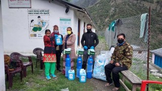 तमानखोलालाई एक युवाद्वारा १ लाखको स्वास्थ्य सामग्री सहयोग