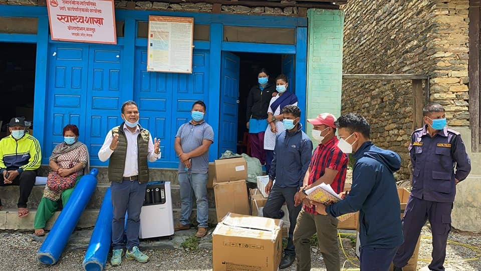 कांग्रेस नेता कुँवरद्वारा तमानखोला गाउँपालिकालाई  स्वास्थ्य सामग्री हस्तान्तरण
