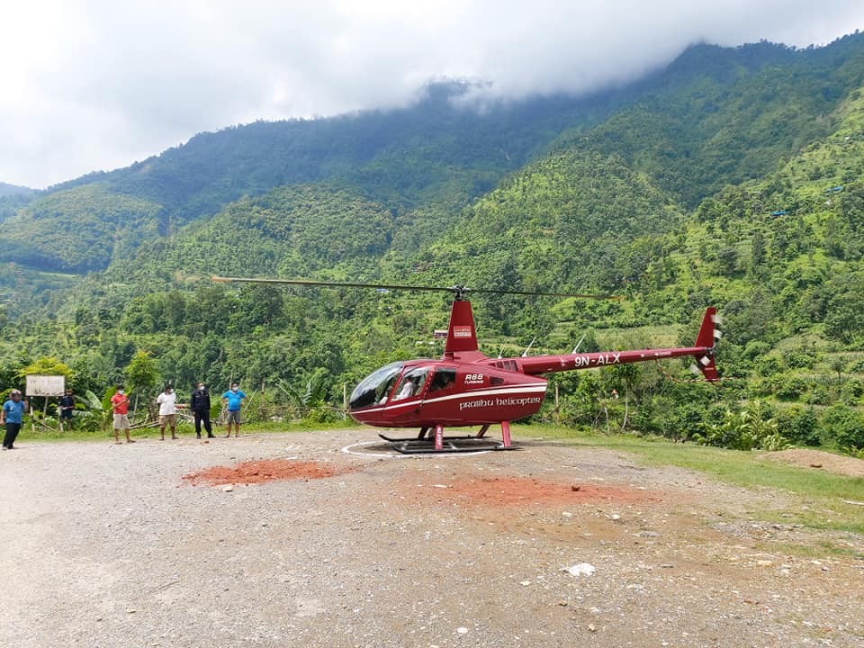 बडिगाडबाट कोरोना संक्रमितलाई हेलिकप्टर मार्फत पोखरा लगियो