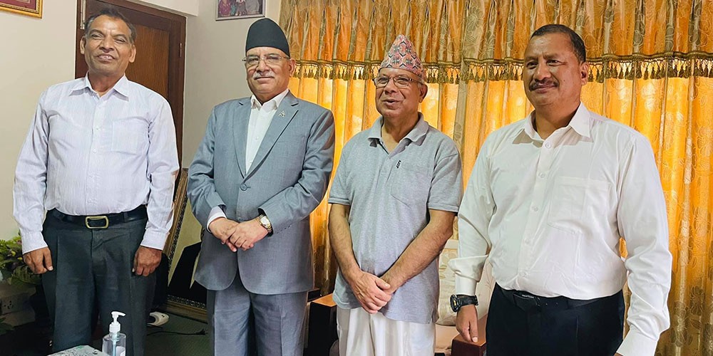 किन भेटे प्रचण्ड र विप्लवले एकसाथ माधव नेपाललाई ?