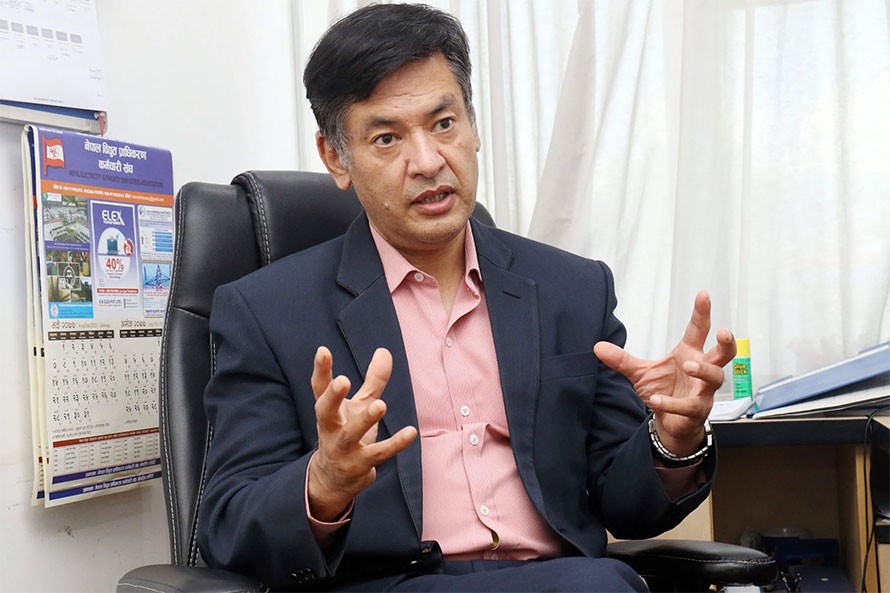 कुलमानले छोड्दा साथ विद्युत प्राधिकरणमा वेथिती, नाफा घट्या चुहावट बढ्यो 