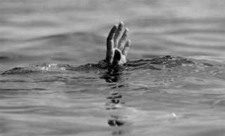 पौडी खेल्दा डुबेर बागलुङ रेशकी २० वर्षीया युवतीको मृत्यु