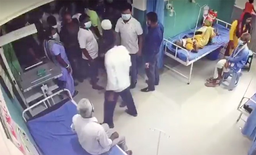 वीरगञ्जको भवानी अस्पतालमा तोडफोड, चिकित्सक र नर्समाथि हातपात