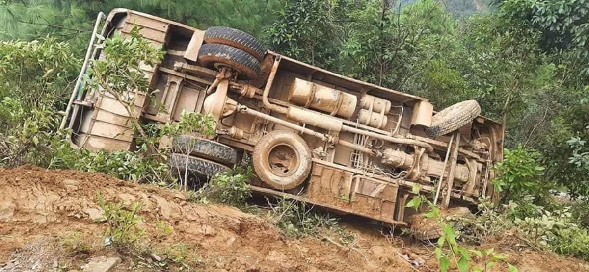 बस दुर्घटना हुँदा दुईको मृत्यु, ४१ घाइते