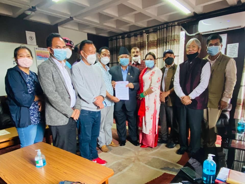 कांग्रेस नेता कुवँरको टोलीद्वारा बुर्तिबाङ प्राथमिक स्वस्थ्य केन्द्रलाई ५० शैयाको अस्पताल बनाउन माग