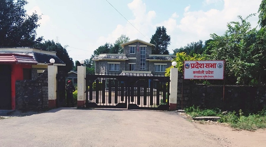 कर्णालीमा एमालेका ३ सांसदले रोजे एकीकृत समाजवादी