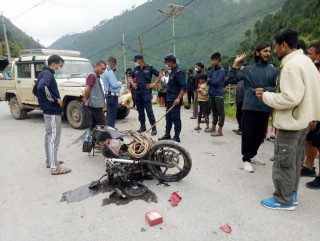 बुर्तिबाङमा पिकअप र मोटरसाइकल ठोक्किँदा एक जना घाइते