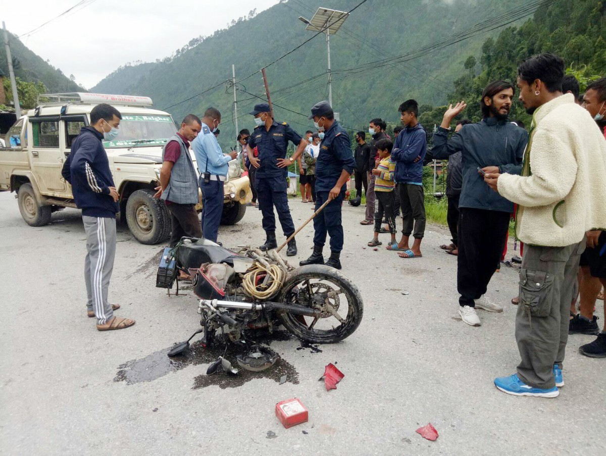 बुर्तिबाङमा पिकअप र मोटरसाइकल ठोक्किँदा एक जना घाइते
