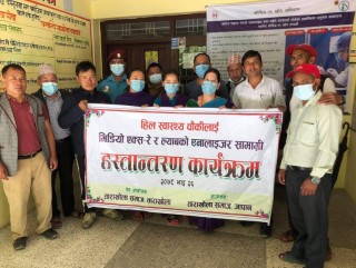 ताराखोला समाज जापानद्वारा बाढी पीडितलाई राहत र स्वास्थ्यचौकीलाइ स्वास्थ सामग्री हस्तान्तरण 