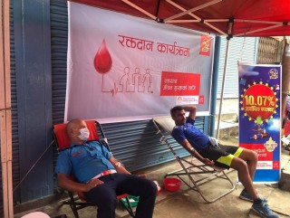 सनराइज बैंकको वार्षिकोत्सवमा रक्तदान
