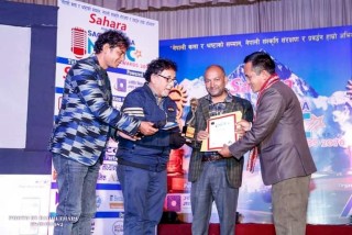 बिबि थापा क्षीतिजलाई उत्कृष्ट नव  गितकार अवार्ड 