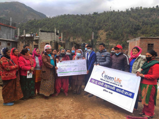 सिटिजन लाईफ इन्स्योरेन्स बुर्तिबाङले दियो स्वर्गीय दमाईको परिवारलाई साढे पाँच लाख