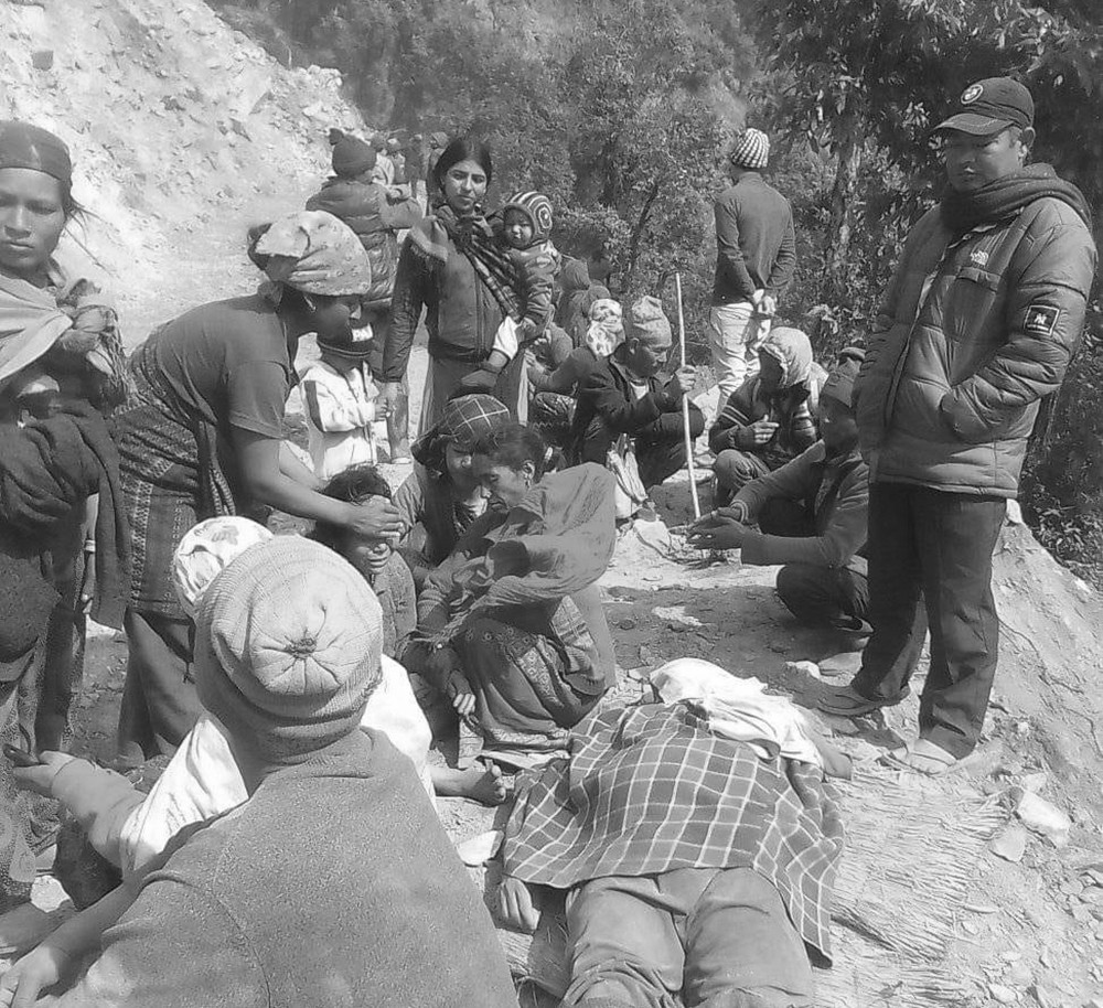 बागलुङको बडिगाडमा सुख्खा पहिरोले पुरिँदा एकको मृत्यु, दुई गम्भीर