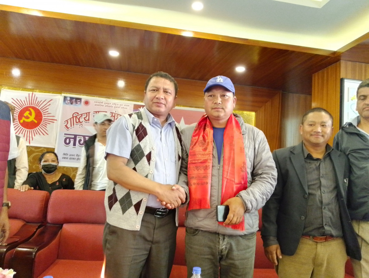 कांग्रेसबाट निर्वाचित ढोरपाटनका वडाध्यक्ष पुन एमालेमा प्रवेश