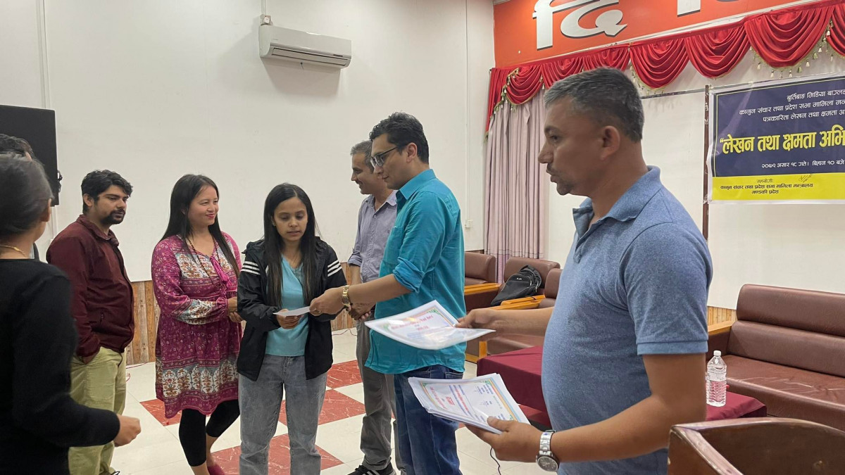 बुर्तिबाङ मल्टिपर्पोज ट्रेनिङको आयोजनामा पाेखरामा एक दिने लेखन तथा क्षमता अभिबृद्धि तालिम