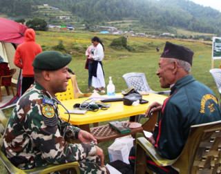 ढोरपाटन पुगेका दर्शनार्थीका लागि स्वास्थ्य शिविर