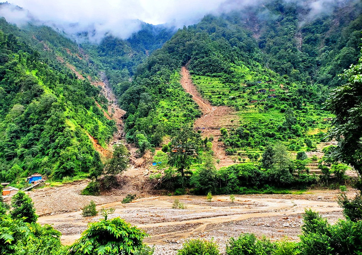 बडिगाडका पहिरो पीडितलाई दसैँको भन्दा गुमाएका आफन्तको चिन्ता