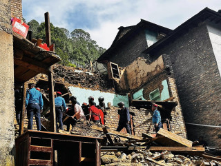 घर भत्काउने क्रममा पुरिँदा बुर्तिबाङमा एक जनाकाे मृत्यु ११ घाइते