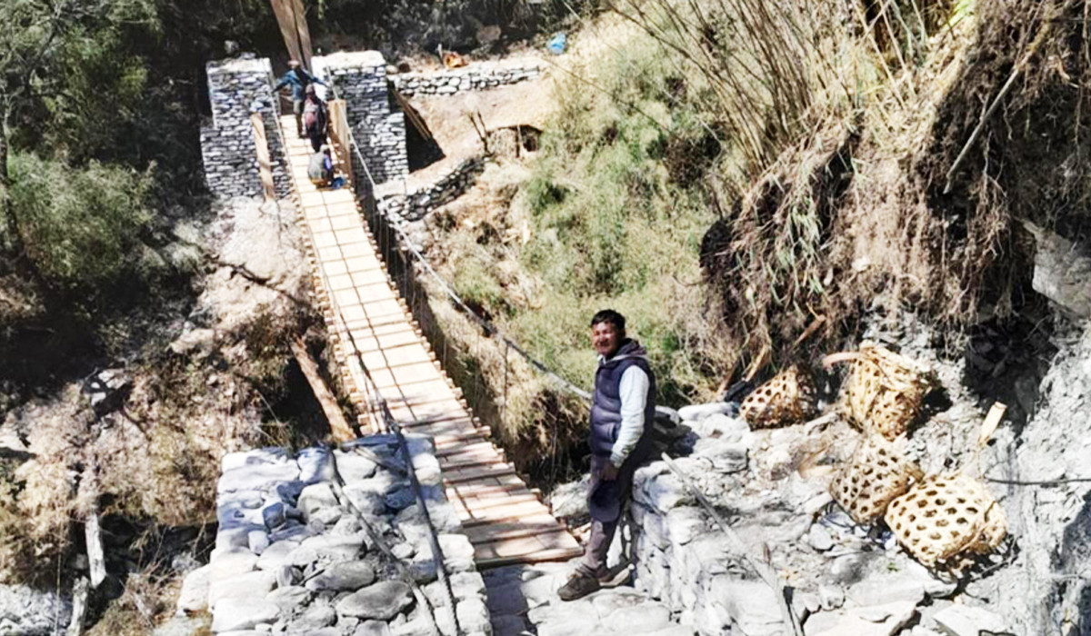 ढोरपाटन जाने सढकमा  काठे पुल निर्माण
