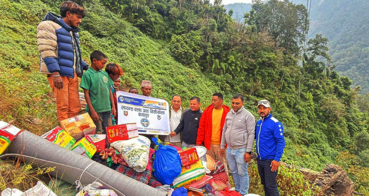अग्नीपीडितलाई लायन्स क्लब निसीखोलाको सहयोग