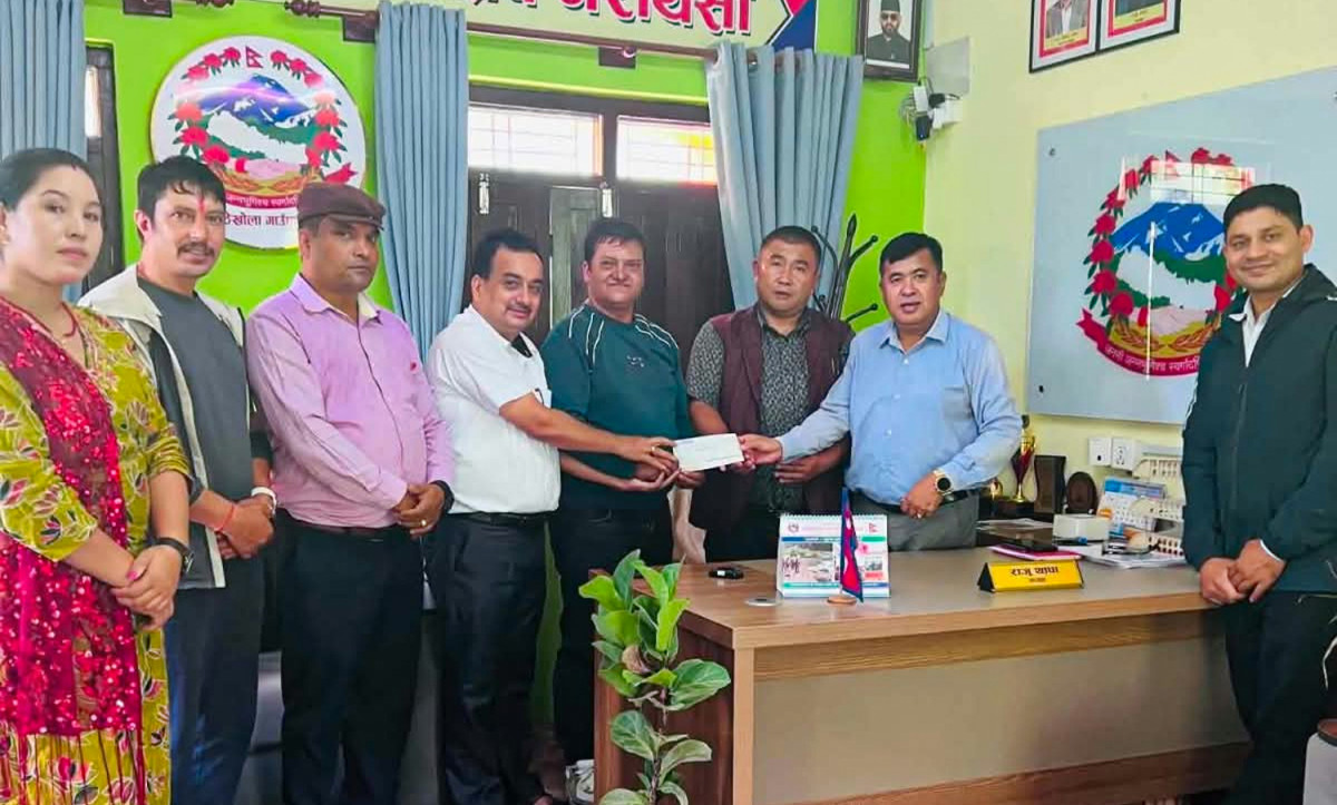 भोटेकोशी बाढीपीडितका लागि बिहुँकोट अन्तर्राष्ट्रिय समाजको पाँच लाख सहयाेग